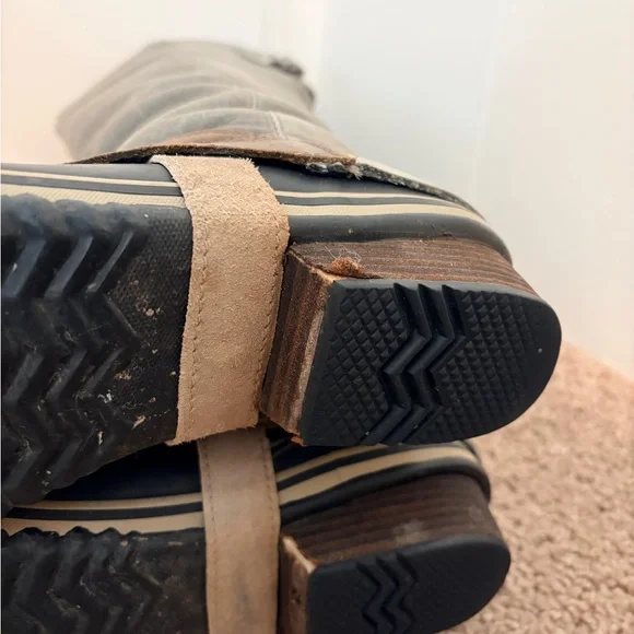 Sorel Winter Boots - Picture 7 of 8